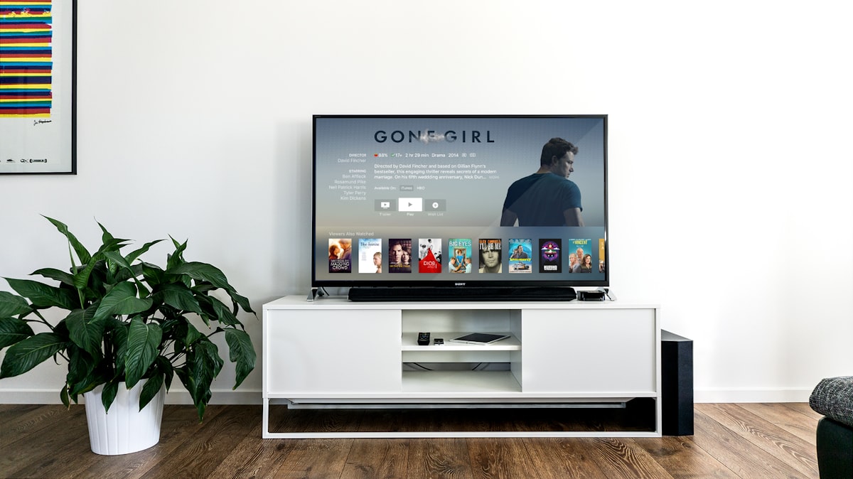 Modernes Sendestudio für Corporate Webinare